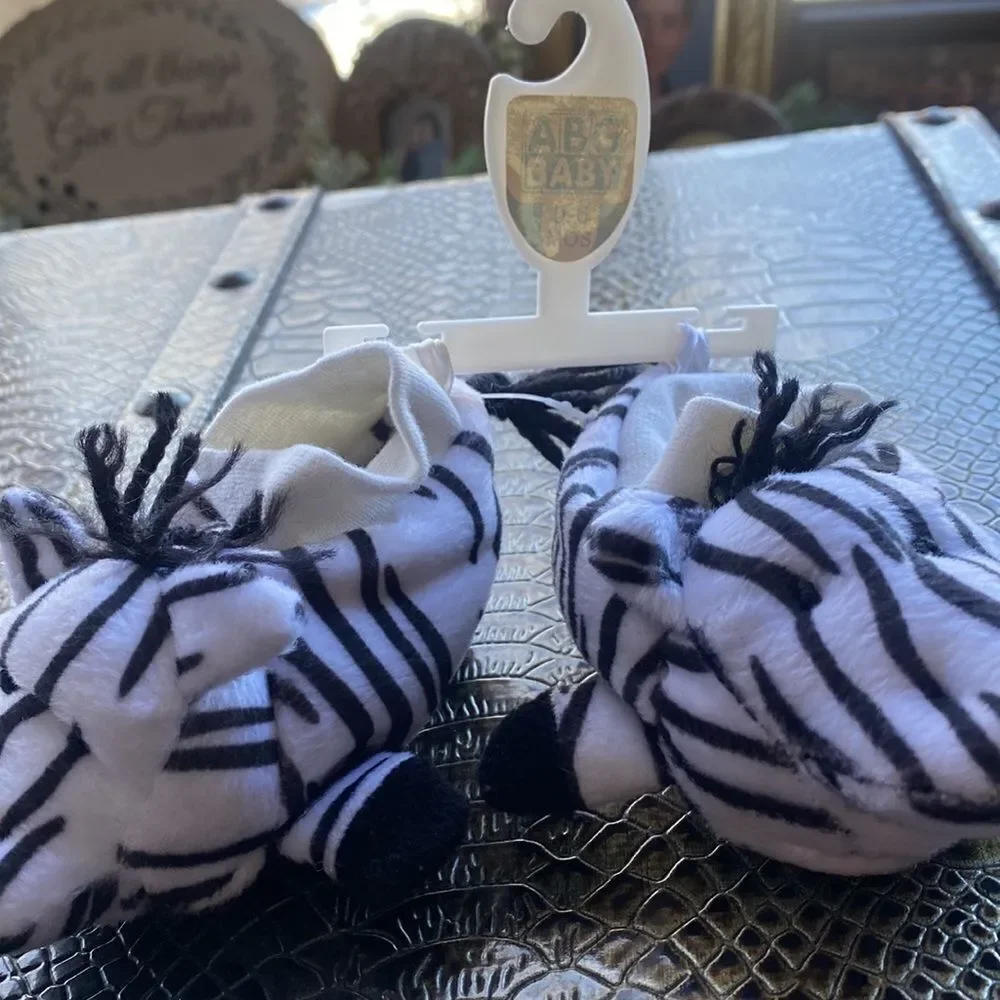 Rare vintage Zebra 🦓 Baby slippers that Rattle 0 to 6 months